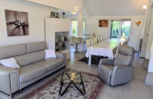 Vannes Casa | LARGE COSY HOUSE 14 persons OPEN SPACES GARDEN PARKINGS BEACH