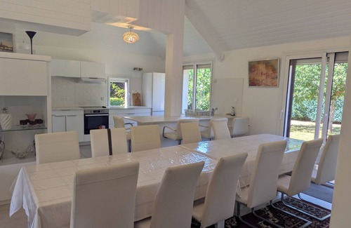 Vannes Casa | LARGE COSY HOUSE 14 persons OPEN SPACES GARDEN PARKINGS BEACH