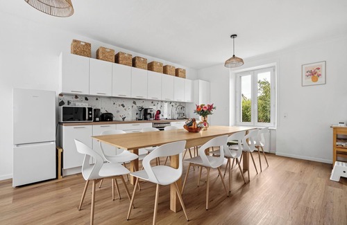 Ploermel Casa | Large cosy house for families, friends - 7 bedrooms near Brocéliande