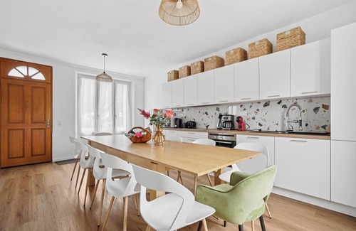 Ploermel Casa | Large cosy house for families, friends - 7 bedrooms near Brocéliande