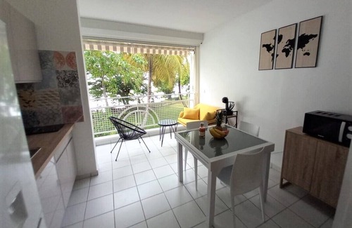 Pointe-a-Pitre Apartamento | Large, cosy studio with sea view, pool and beach