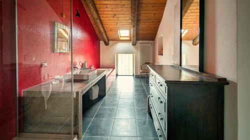 Castellero Apartamento | Large country house among the hazelnuts - Unesco