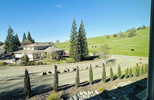 Sutter Creek Casa | Large custom built home .5 miles from Downtown Sutter Creek