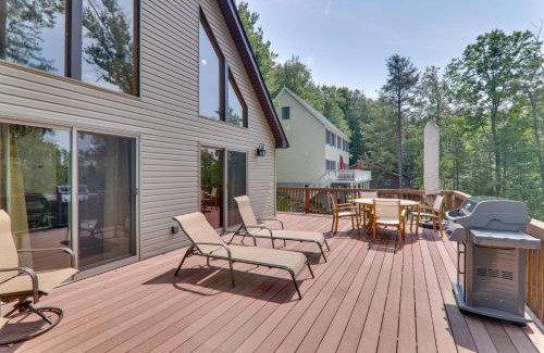 Lake Ariel Casa | Large Deck and Resort Amenities Lake Ariel Retreat