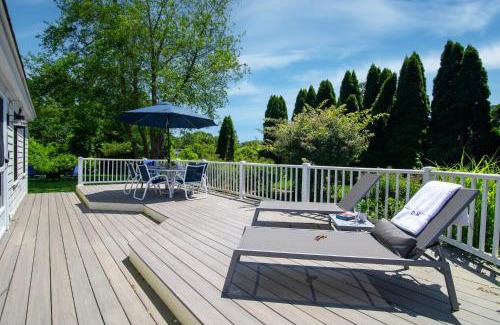 West Harwich Casa | Large Deck Fire Pit Dog Friendly Near Beach - Sleeps 10