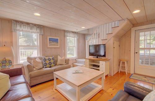 West Harwich Casa | Large Deck Fire Pit Dog Friendly Near Beach - Sleeps 10