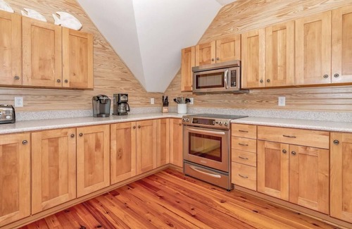 Cape Fear Station Casa | Large deck on main level and screened in porch, private crofter; access to both clubs!