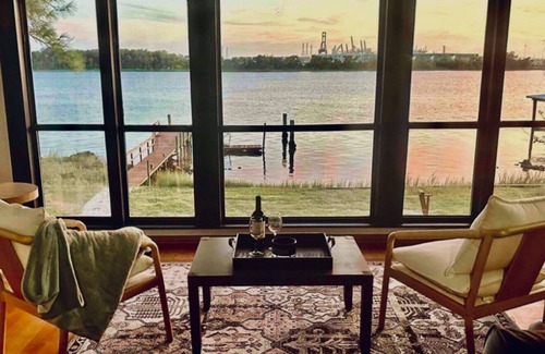 Northside Casa | 🐬LARGE DESIGNER COASTAL HOME DOCK,DOLPHINS,fishing 🐚 LONG Corporate Rentals,PETS