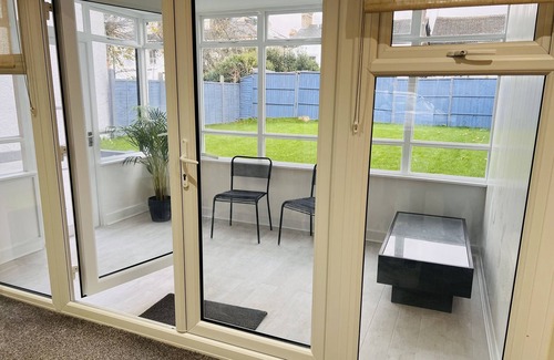 West Finchley Casa | Large detached house, ideally located for local amenities and public transport