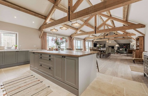 Little Coxwell Casa | Large dog friendly holiday home with a hot tub in the Cotswolds - The Oat Barn