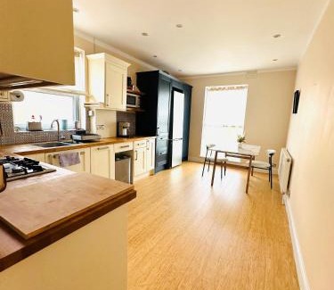 Southfield Apartamento | Large Double Room with Private Bathroom West Zone 3 Free Parking