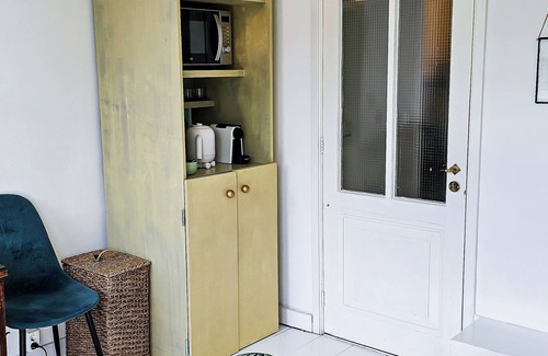 Plantage Cama Y Desayuno | Large en-suite room in historic Canalhouse from 1729