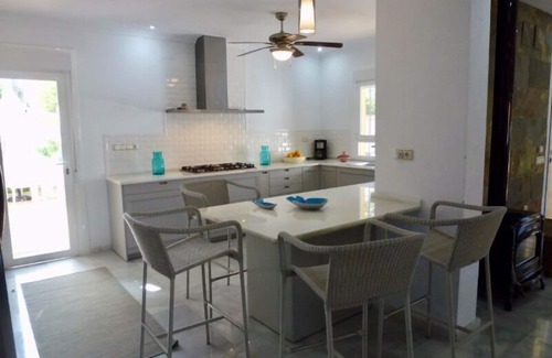 Poblado Sancti Petri Villa | Villa Arrecife para 8 personas con gran zona exterior ajardinada piscina vallada