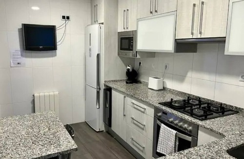 El Port Apartamento | Large Apartment Near Fira and City Center