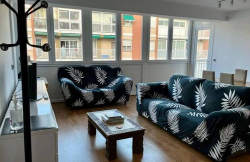 El Port Apartamento | Large Apartment Near Fira and City Center