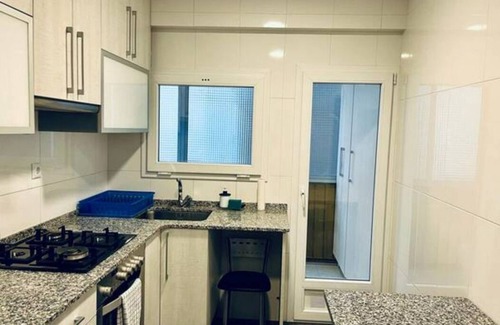 El Port Apartamento | Large Apartment Near Fira and City Center