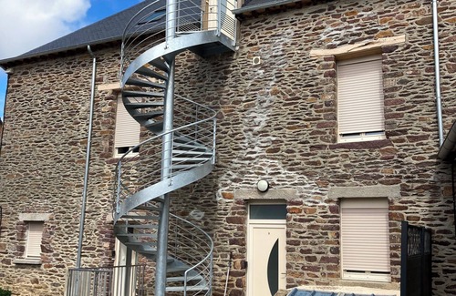 Saint-Malon-sur-Mel Apartamento | Large family apartment Les Druides