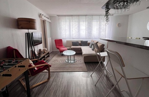 Koenigshoffen Est Apartamento | Large family apartment for 6 to 10 people (1 BB bed available)