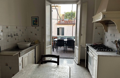 Santissima Annunziata Apartamento | Large family apartment, 5 large bedrooms in downtown with terrace