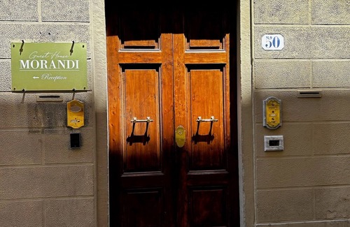Santissima Annunziata Apartamento | Large family apartment, 5 large bedrooms in downtown with terrace