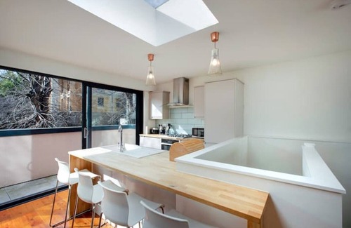 Hanham Casa | Large family, city centre Coach House