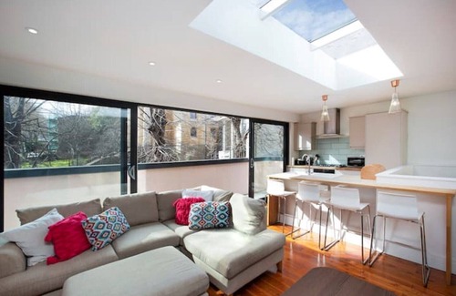 Hanham Casa | Large family, city centre Coach House