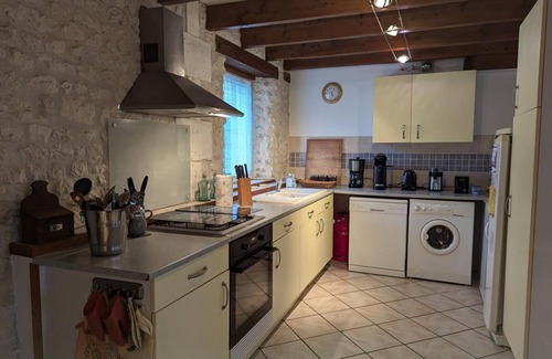 Pereuil Cabaña | Gran Casa Rural Familiar con Piscina Climatizada, Wi-Fi y Admisión de Mascotas