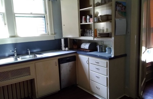 Michigan City Apartamento | Large family friendly bottom unit, 3 minutes to lake, downtown & casino.
