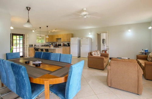 Speightstown Casa | Large Family Friendly Home with Pool Just 2 mins from Beach - Chindwin