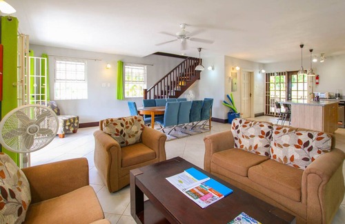 Speightstown Casa | Large Family Friendly Home with Pool Just 2 mins from Beach - Chindwin