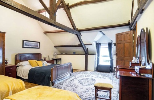 Mohon Otro | Gran casa con piscina, solarium, spa, bar y sala de juegos. Habitaciones con baño