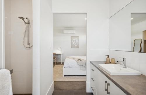 East Victoria Park Casa | Large Family Home, Albany Hwy, Close To City