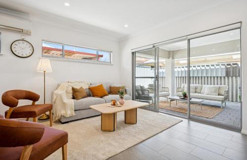 East Victoria Park Casa | Large Family Home, Albany Hwy, Close To City