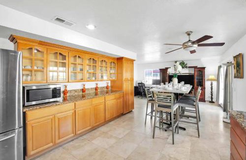 Fullerton Casa | Large Family Home - Only 20 mins from Disneyland
