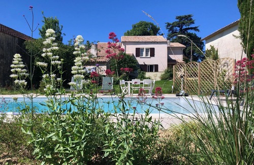 Devillac Casa | Gran casa familiar con piscina privada y vistas al castillo de Biron