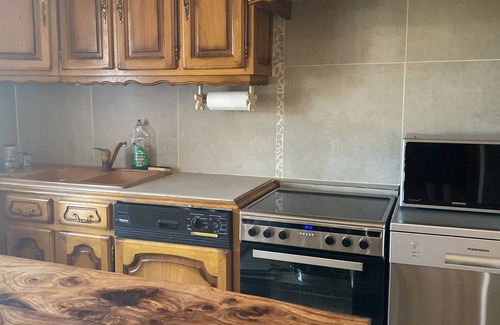 Plelo Casa | Large family home with cabin and wood-burning oven