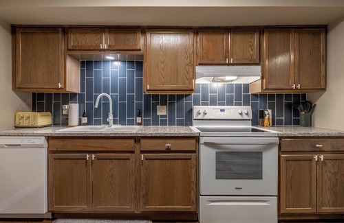 Jacksonville Casa | Large Family House 15min to Base