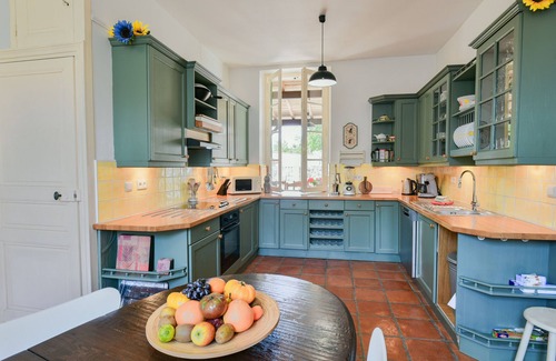 Bonnes Casa | Large family house with pool close to a river