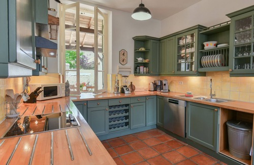 Bonnes Casa | Large family house with pool close to a river