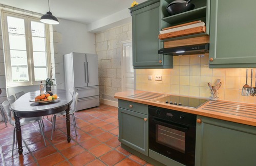 Bonnes Casa | Large family house with pool close to a river