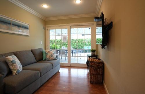 Southwest Anaheim Casa | Large Family Pool Home 25 Miles To Disney w/3 King Beds!