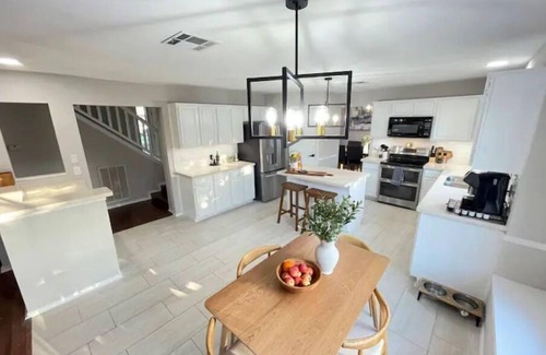 North Buttercup Creek Casa | Large Family Private Home - HOT TUB, Pool, Pool Table, game room, dog friendly!
