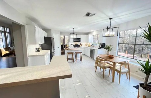 North Buttercup Creek Casa | Large Family Private Home - HOT TUB, Pool, Pool Table, game room, dog friendly!