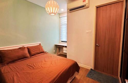 Batu Ferringhi Villa | Large Family Villa Beach & Night Market Steps Away 20 Pax