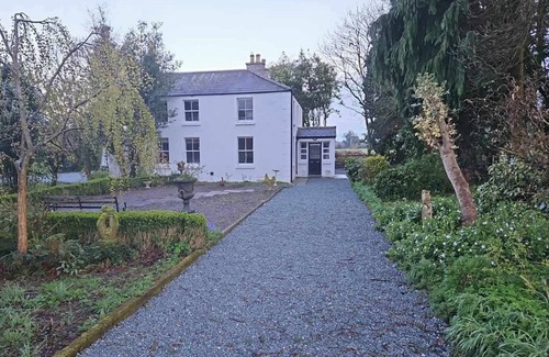 Kilcock Otro | Large Farm House, with loads of character and history,fireplaces in all bedrooms