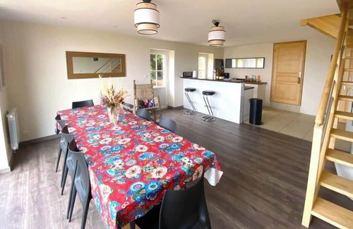 Taule Casa | Gran casa de campo con jardín y vistas al mar para 8 personas