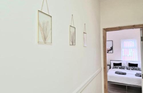 Cheetham Hill Casa | Large four bedroom house in manchester near centre