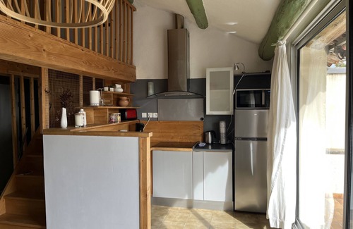 Entraigues-sur-la-Sorgue Apartamento | Large terrace * Double whirlpool * Private parking, Air conditioning