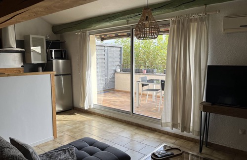 Entraigues-sur-la-Sorgue Apartamento | Large terrace * Double whirlpool * Private parking, Air conditioning