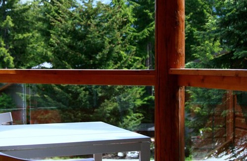 Whistler Cay Heights Chalet De Esquí | Chalet de lujo más cercano al pueblo! Perfecto para familias bañera de hidromasaje, patio, ping pong